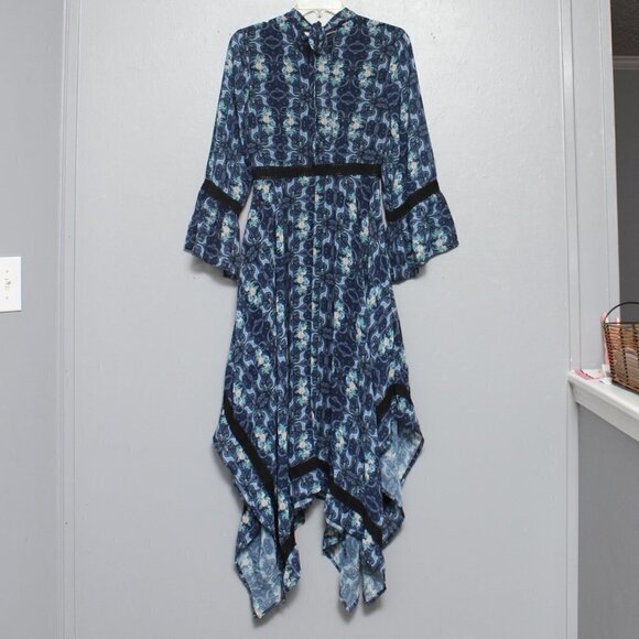 ModCloth Handkerchief hem blue floral flare sleeve midi dress - Picture 2 of 8